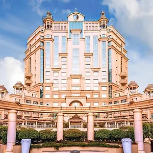 ホテル Swissotel Al Murooj